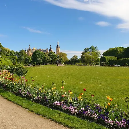Neumuhler Hof: Stylish Lenia With Free Parking Schwerin (Mecklenburg-Vorpommern)